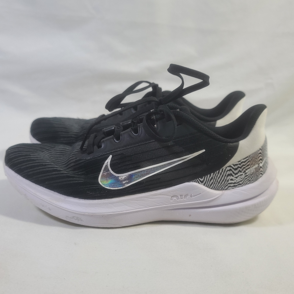 Nike Air Winflo 9 Women's Premium Soundwave Black White Running Shoes Size 8 - Picture 2 of 9